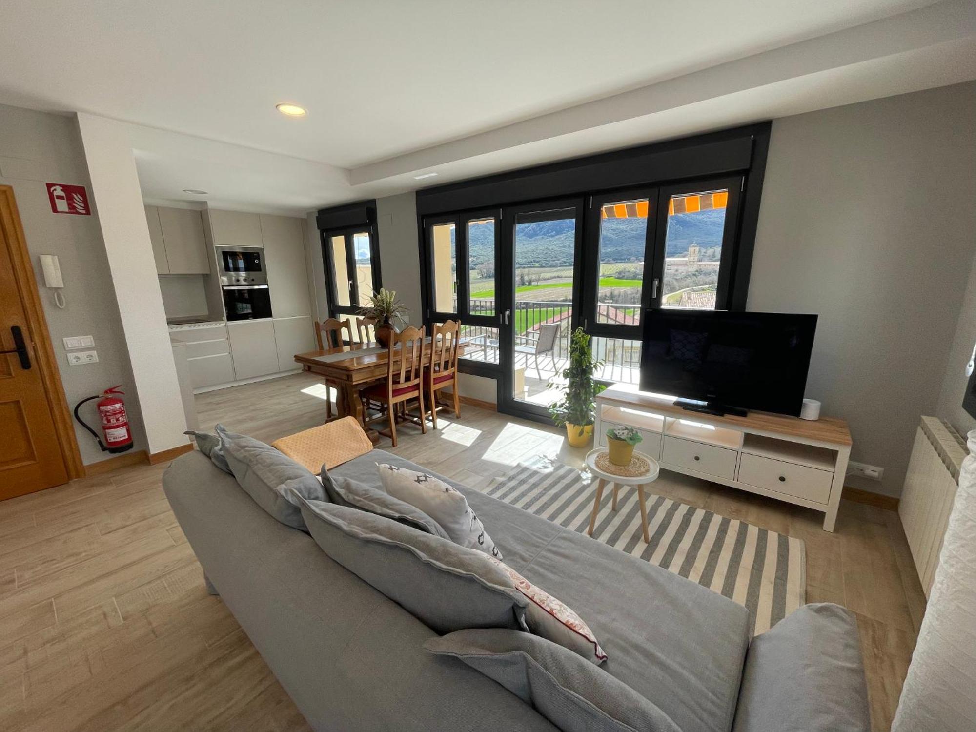 Ayegui Apartamentos Montejurra מראה חיצוני תמונה