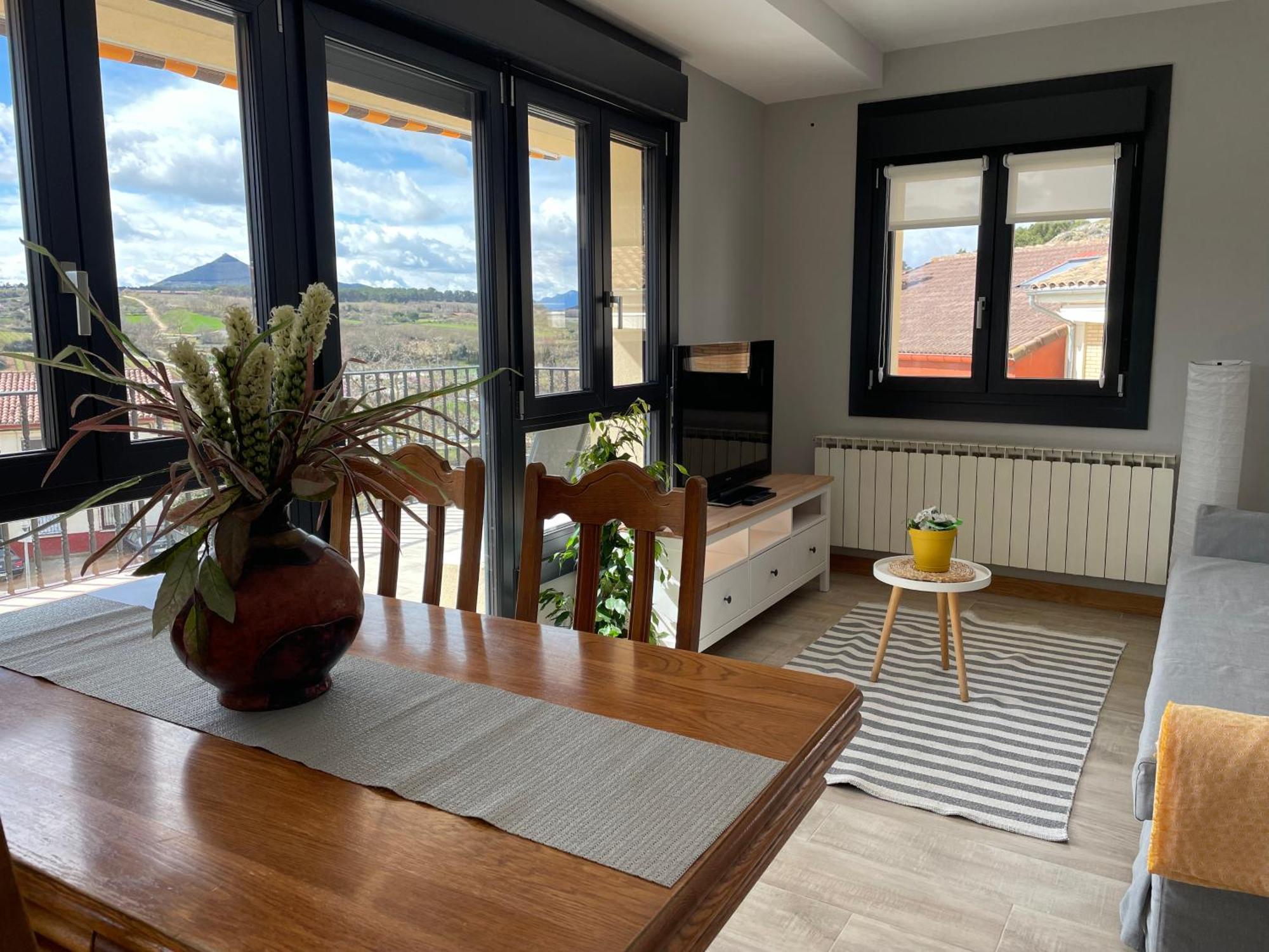 Ayegui Apartamentos Montejurra מראה חיצוני תמונה